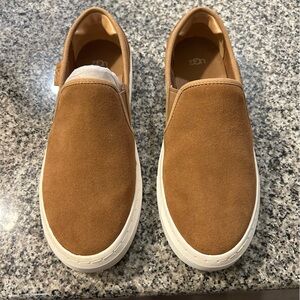 WORN ONLY ONCE! UGG women’s Alameda slip-on (size 9). PERFECT CONDITION!